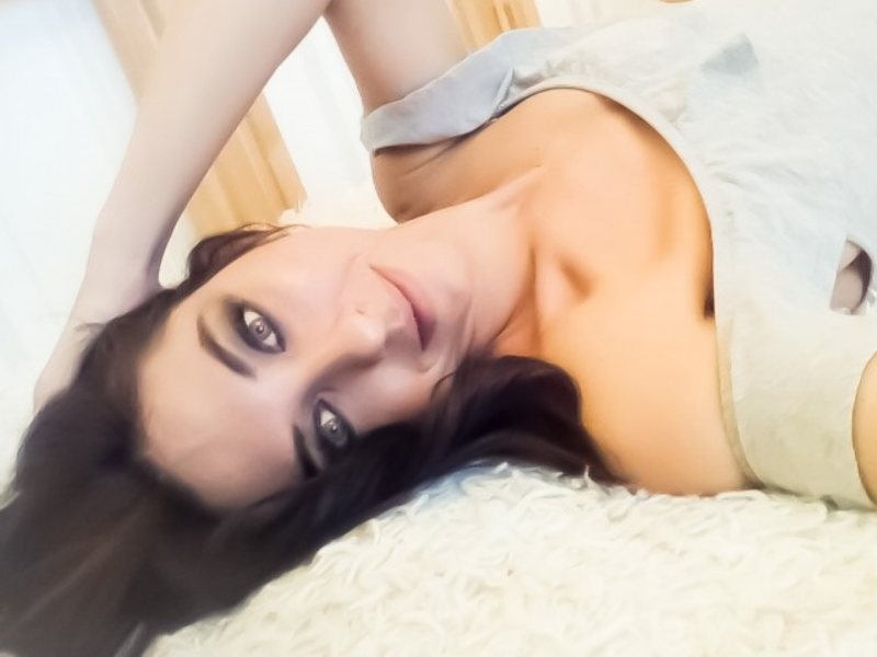 Aniiina live stream preview