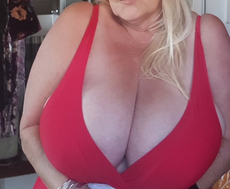blondebustyuk live stream preview