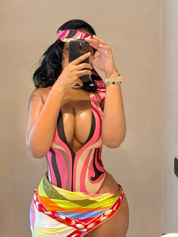 Curvy-maxy9 live stream preview
