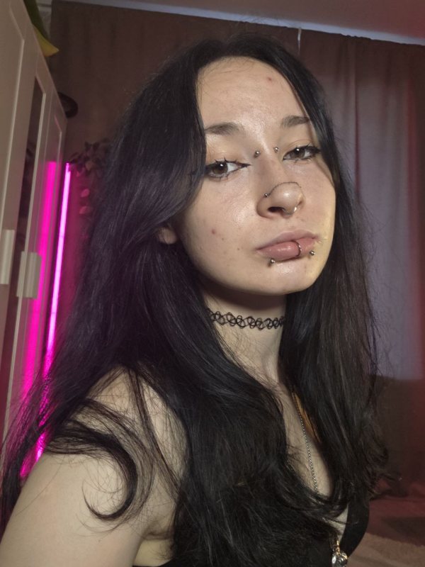 Juicy-Vikki live stream preview
