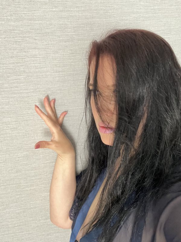 LoveCatsuit live stream preview