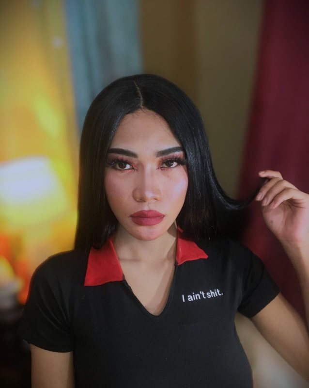 xqueenyunis live stream preview